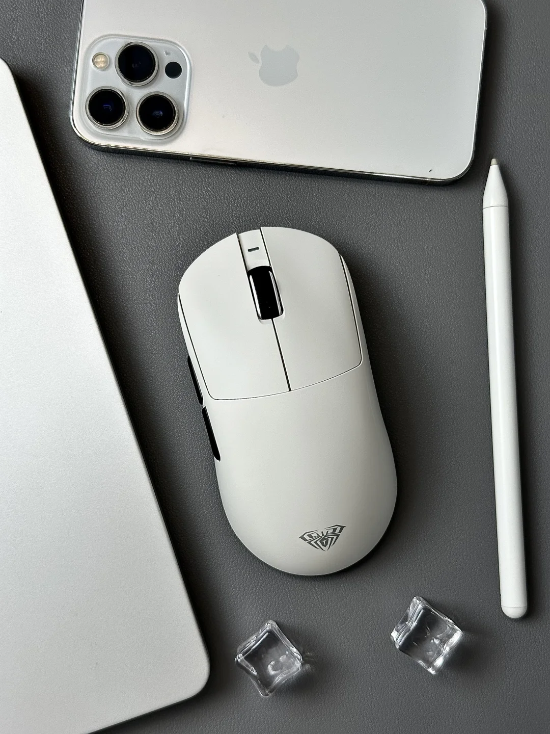 电竞办公均可✔️极简黑白风桌搭分享🎮爱住啦