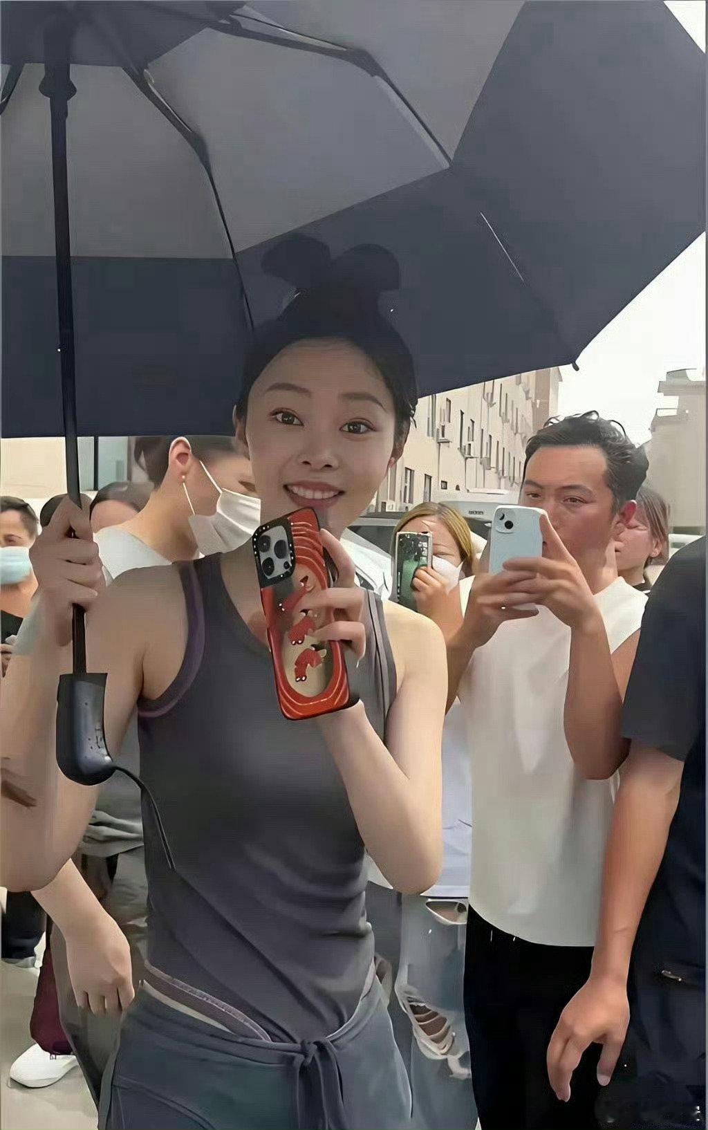 有点好奇宋轶这件衣服要怎么上厕所 ​​​