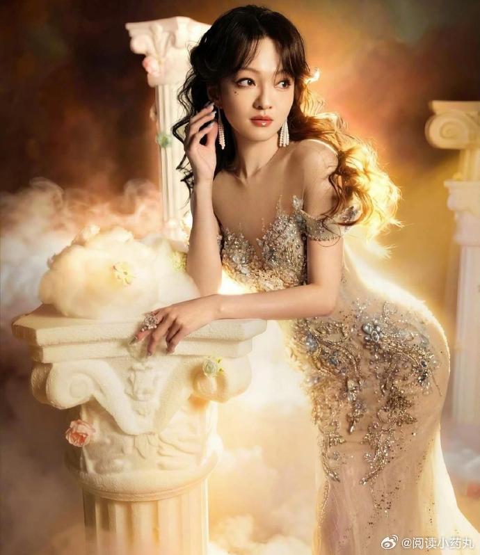 1. 张韶涵现在的经纪人，曾担任湖南卫视《天天向上》的节目导演。 
 
2. 王楚然后续会减少拍戏频次，打算常驻综艺出镜，以此挽回和提升路人缘。 
 
3. 蓝盈莹的私人房车专门设置了健身区域，车内的床铺尺寸也远超普通房车。 
 
4. 飞天奖的获奖名单，会在颁奖盛典现场投票确定。网传的视帝、视后人选只 ​