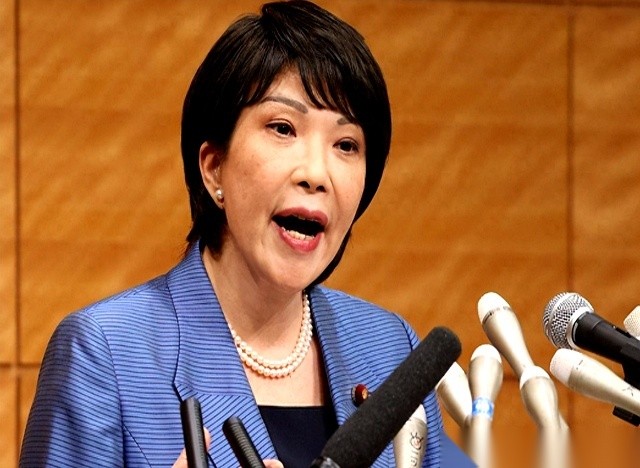 10月4日，驻扎在冲绳普天间基地的20岁美国海军陆战队员德文·巴拉德，因涉嫌抢劫并杀害一名当地女性被日本警方逮捕。
闹出这么大的人命案，美方接收了抗议也给了口头哀悼，但全程拒绝道歉认错。
冲绳那霸市议会在10月6日出台的决议中，明确要求日美两国政府必须向遇难者家属支付足额赔偿。
说句大白话，这次日本