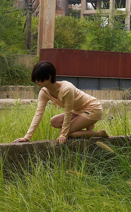 #网友说李庚希可以起诉芭莎了#
李庚希这套是不是可以称之为“崩坏的少女”[笑而不语] ​