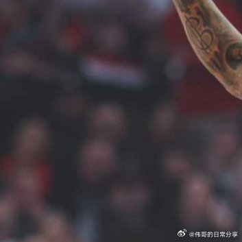 北京时间10月22日，NBA常规赛继续进行，波特兰开拓者队（1胜0负）收获开门红。伤愈复出的利拉德得到25分和6次助攻，莫兰特得到14分和8次助攻，他们率队前三节确立大比分领先，开拓者队在主场以124-83战胜菲尼克斯太阳队（0胜1负）。#足球预测##五大联赛# 

开拓者队的利拉德得到25分和6次助攻，阿夫迪 ​