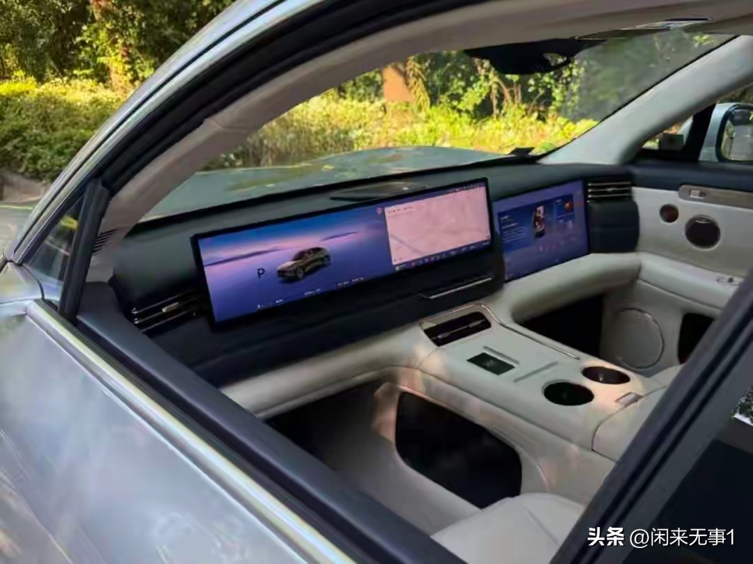 智己LS6是好车，但是营销却挺差劲，27版LS6官宣9月就要上市了，最近智己已开始在各大媒体平台造势宣传，其中还弄了一个无方向盘测试车的照片来宣传其智驾的领先，问题是你9月是卖这个版本的车吗，很明显是不可能的，那这样做，新车发布的时候一些人会误会你前期虚假宣传，或者有些人以为无方向盘的车马上也要出来