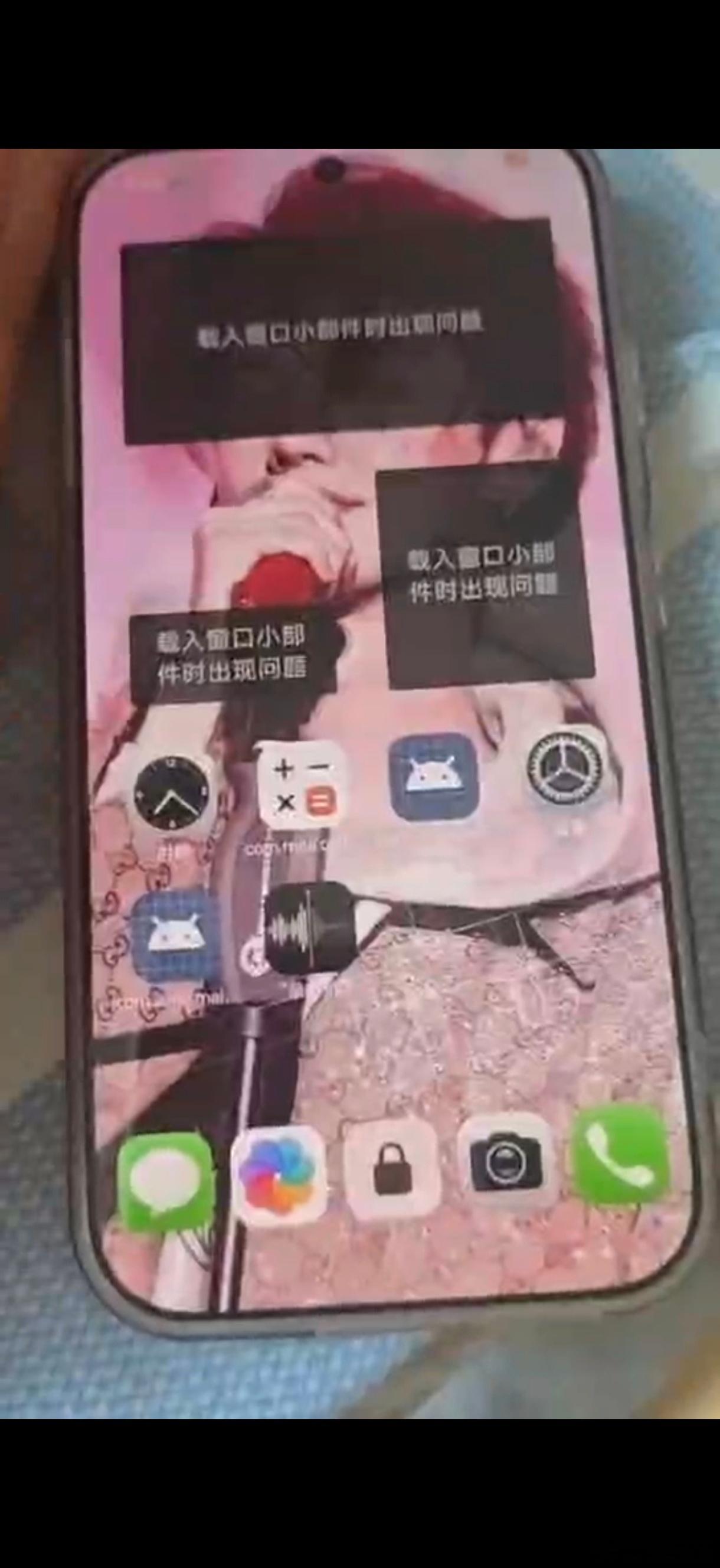 小米17pro，从购买开始多次出现卡顿，玩游戏黑屏死机，非充电状态手机也非常热，微信扫一扫付款时相机打不开，，这次桌面图标都变成机器人🤖不知道是为啥，点也点不了没有任何的反应。
把手机清空以后寄到小米维修中心，小米维修中心的人员说，他们当场手里没有复现这个问题。认定这个手机没有质量问 ​