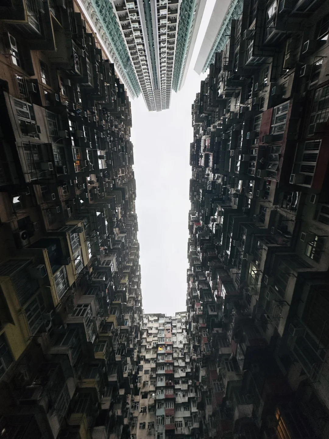 很遗憾以这种方式，认识到香港的另一面