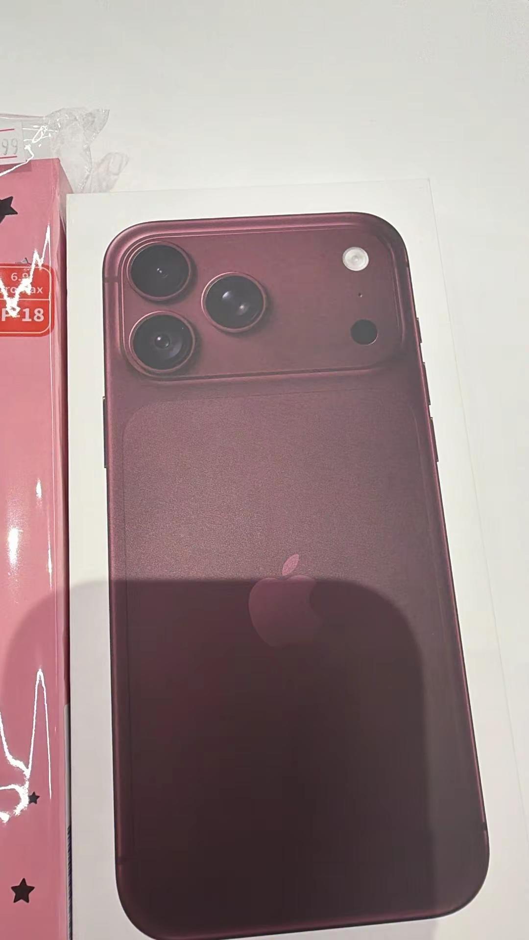 给自己一份生活仪式感。喜提iPhone18勃艮第酒红。18，十八而立，也谐音“要发”。开启人生新篇章，往后日子红红火火，万事顺遂。往后三餐四季，都用新机好好记录