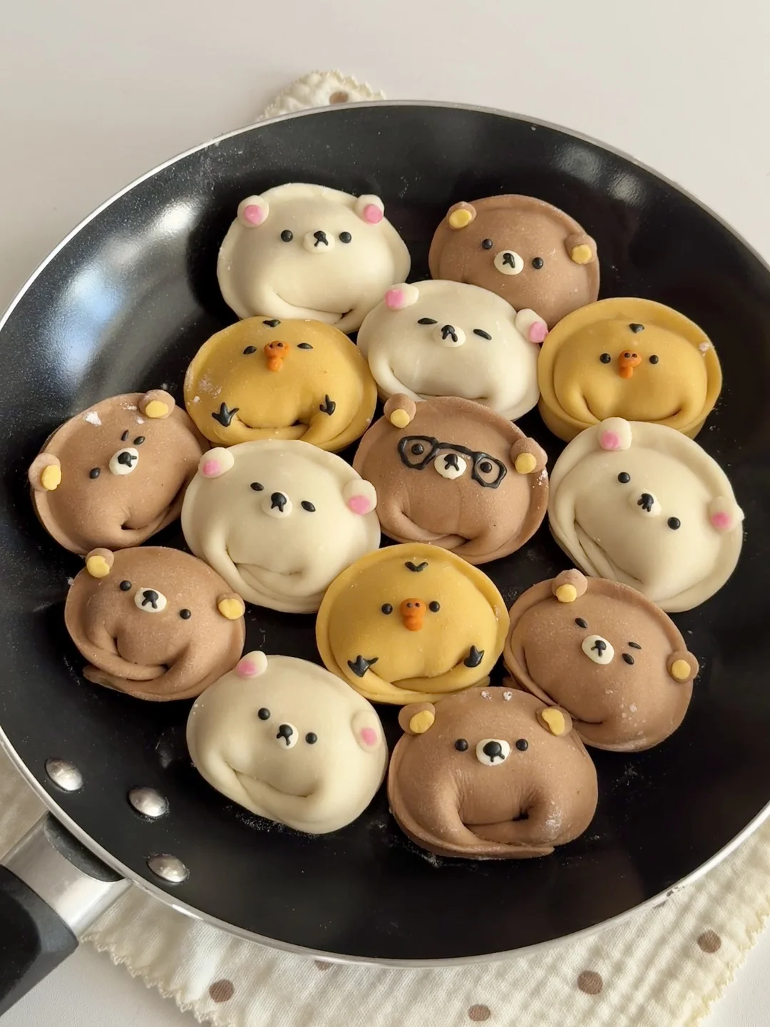 煎一锅轻松熊饺子🥟