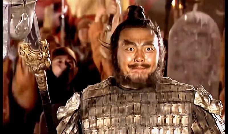 三国演义今早练完矛法，看见曹贼那边又搞什么屯田，东吴小儿也在江上练兵。俺心里就憋着火！大哥说咱要稳，可俺这暴脾气，恨不得现在就杀过江去。不过想想二哥的话，咱得把粮草备足，兵练精了，才能跟那俩耗到底！ ​​​