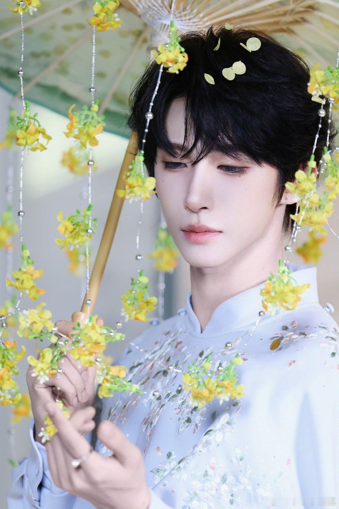 #刘宇[超话]##刘宇廿六驭梦山河##刘宇[超话]##刘宇0824生日快乐# 宝贝好可爱！！！捕捉一个灵动小宇​