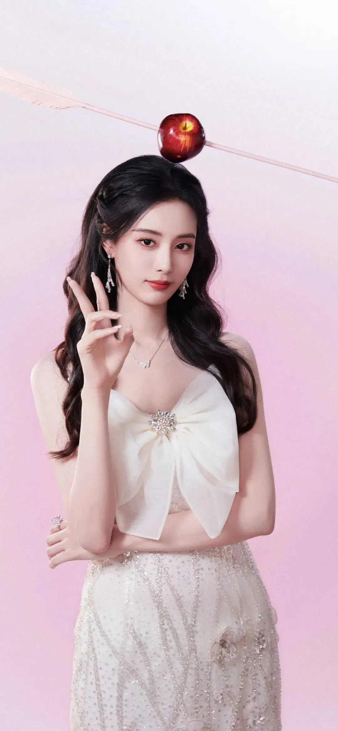 白裙蝴蝶结高跟鞋，徐艺洋满满的童话少女感。#徐艺洋时隔一个月再夺冠# ​