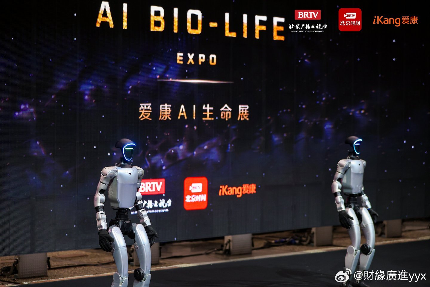 #爱康AI生命展##爱康AI生命展还能这样玩#  

当先锋艺术撞上医学与科技：我的AI健康管理新纪元

8月19日，一个普通又特别的日子。当我刷到“爱康AI生命展”即将于8月19日至22日高能来袭的消息时，内心瞬间被点燃——先锋艺术、前沿医学、尖端科技，这三个看似平行宇宙的领域，竟要在一场展览 ​