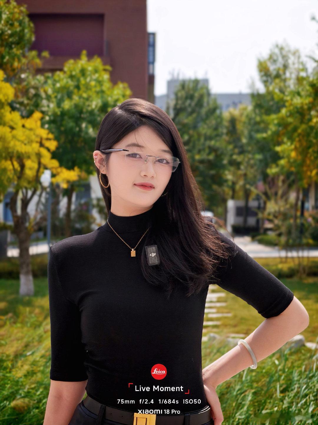 Xiaomi 18 Pro随手拍📷

该说不说它这个徕卡双两亿镜头真的省心，像是角度、构图都不用刻意去找。就算拍完后期裁剪，画面依旧很清晰。

传奇一瞬拍出来质感很在线，日常记录再合适不过了。[喵喵] #小米18Pro系列# ​
