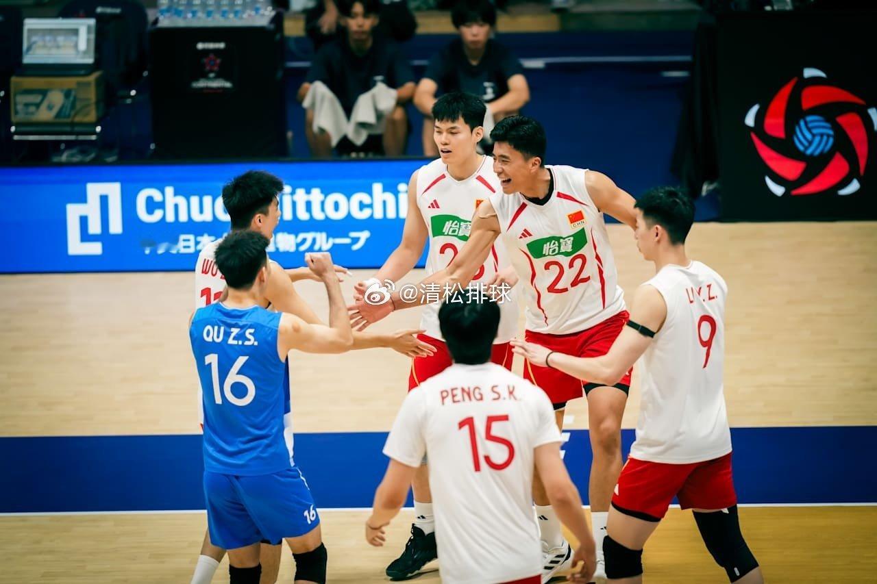 中国男排1-0韩国男排（亚锦赛1/4决赛）
第一局技术统计
总得分：25-17
进攻：9-10
拦网：7-2
发球：1-0
自失：5-8

#清松带你看排球##中国男排vs韩国男排# ​