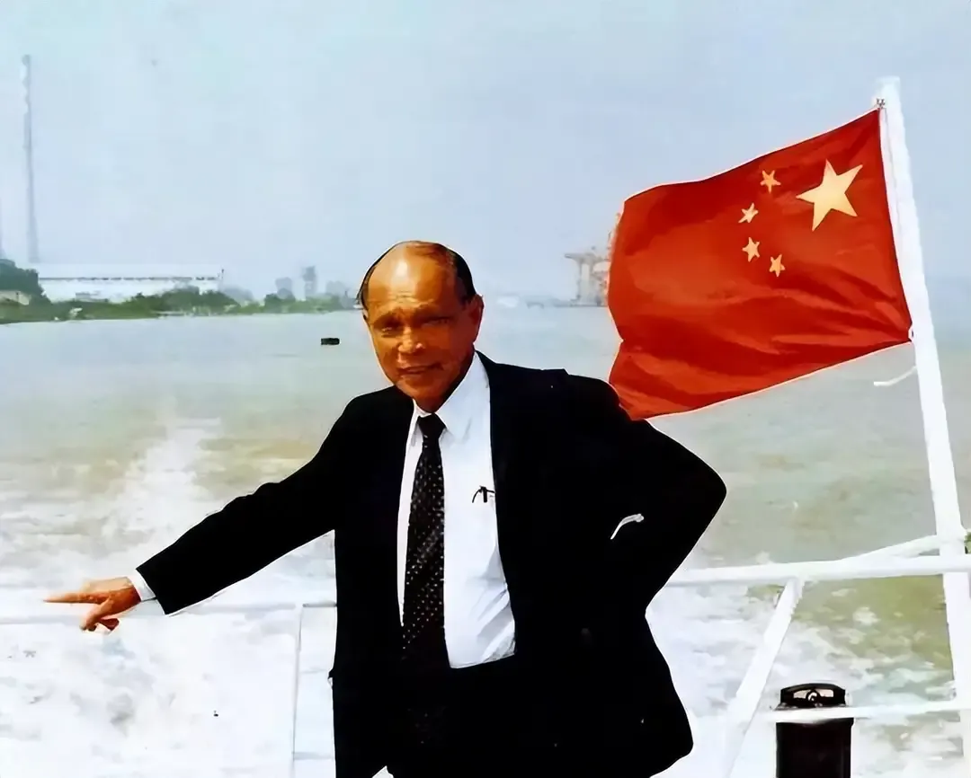 历史留痕一一
霍英东是怎样从底层博出来的