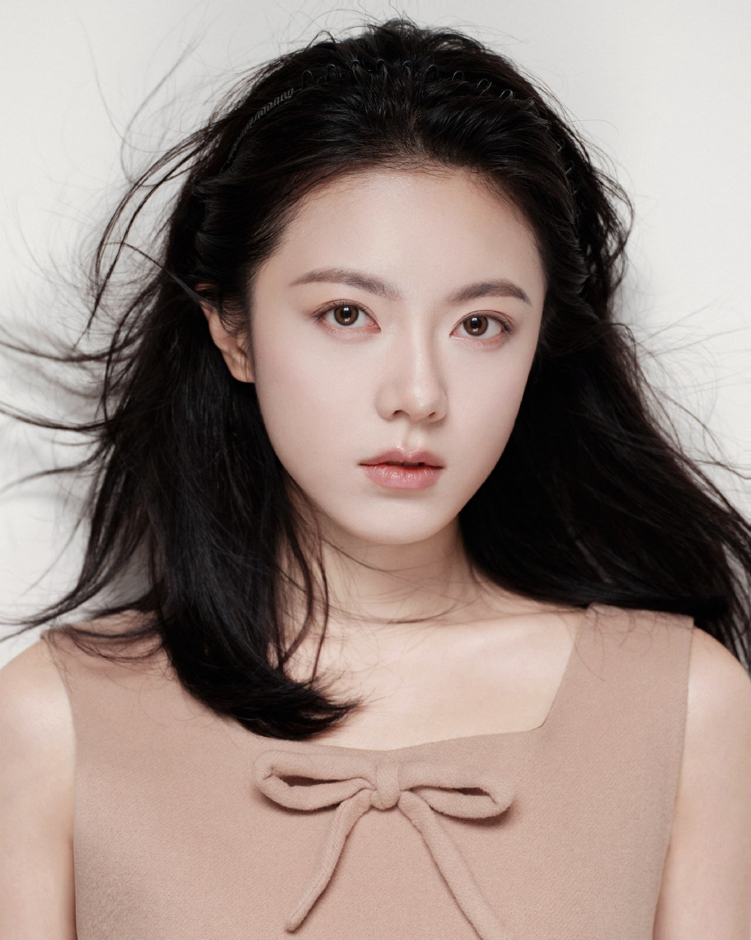 赵今麦，MiuMiu最权威的存在

#李沁赵今麦李庚希miumiu出图##miumiu2027春夏系列时装秀##赵今麦miumiu品牌大使# ​