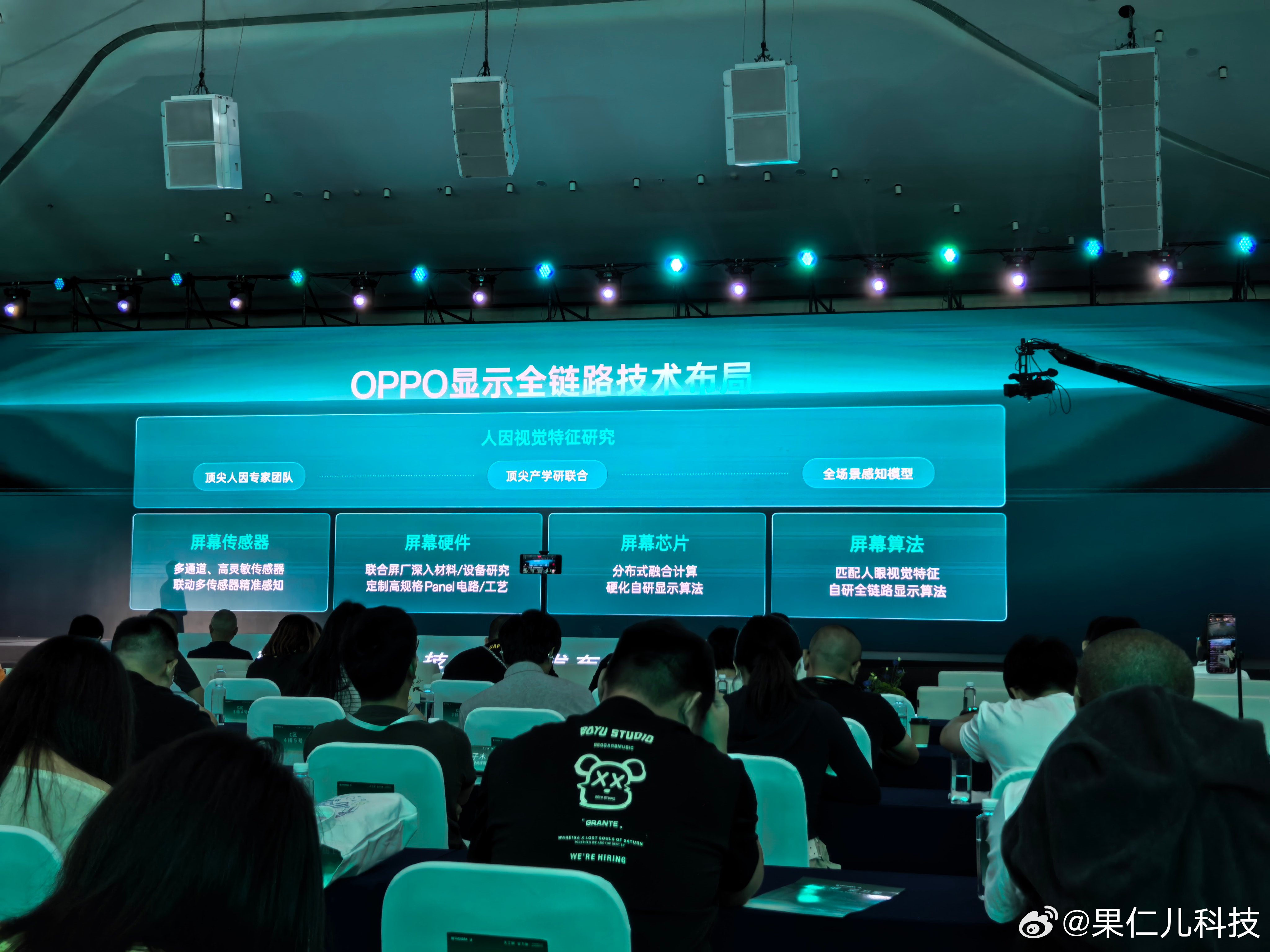 第二代#天马天工屏#将由OPPO Find X10系列首发。全新升级的OPPO屏幕双产线，包括独家定制最高规格屏幕产线和自研显示科学产线，使屏幕出厂品质和通透护眼体验都得到了进一步提升。

今天的国产OLED屏做得这么好，越来越少听到非X星不可的声音了，其实也离不开广大消费者的支持。 ​
