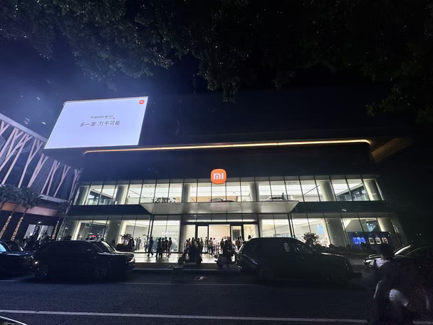 小米深圳总部旗舰店：外地游客国庆打卡点