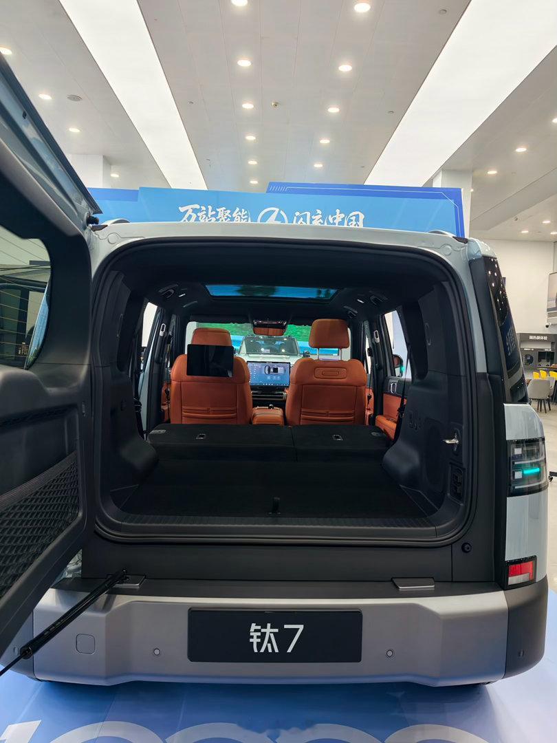 方程豹钛7越看越喜欢，是买315km插混好还是买675km纯电好呢 ​