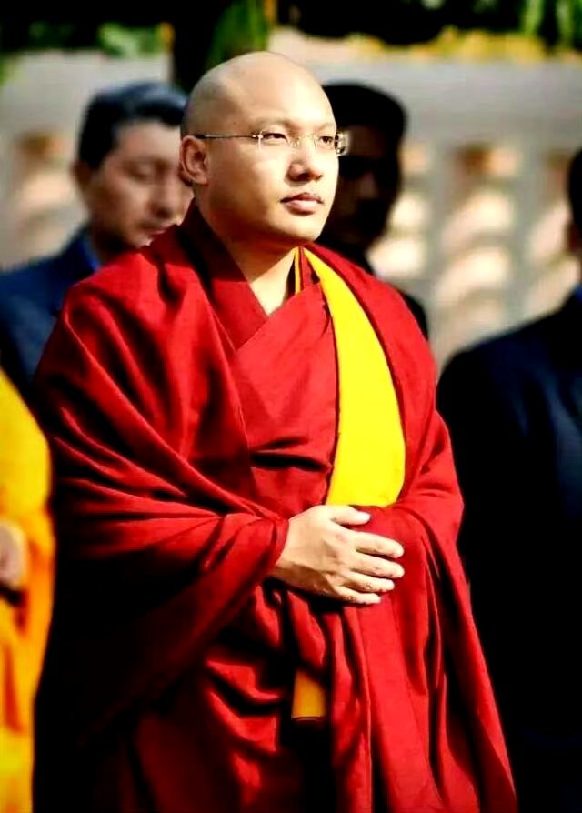 大宝法王超话  大宝法王：对治烦恼的重点就是要坚定！ 对治烦恼的重点就...