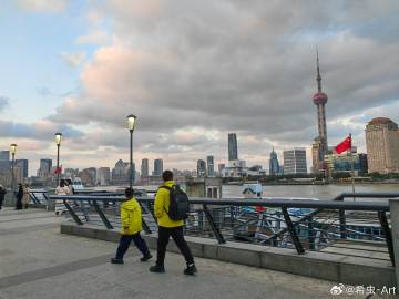 我儿搞笑嘛：<br />老传统：昨晚嫌弃出来跨年了，认为过年应该在家里...