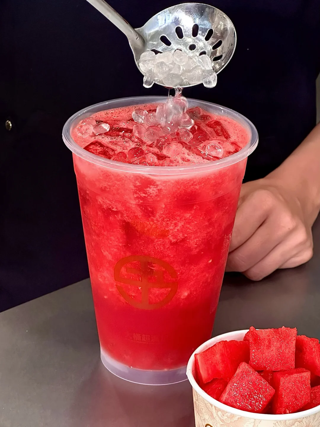 书亦解暑仙品！！一桶约1斤鲜切西瓜🍉！