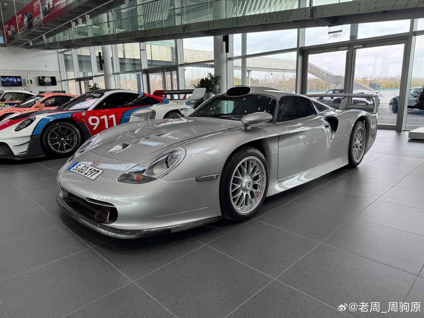 在上海保时捷体验中心拍的保时捷 911 GT1 ​
