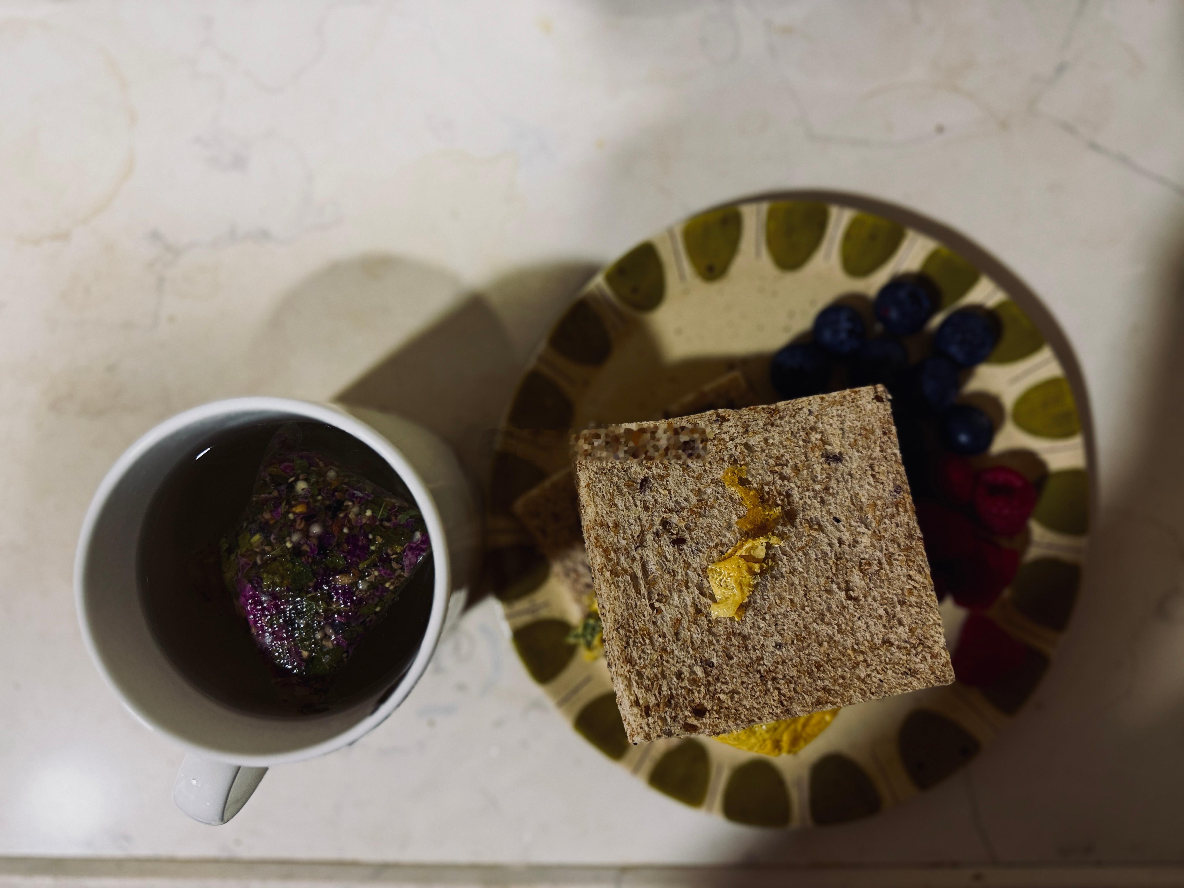 Good morning!广州今天真的有种“秋高气爽”的感觉，早晨安静又干燥，湿疹的患者们应该很爱这种气候[鲜花] ​​​