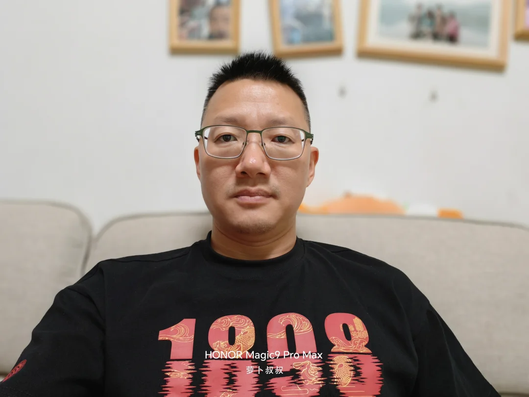 眼镜不眼镜，这风格差别真大，还是眼镜更好？