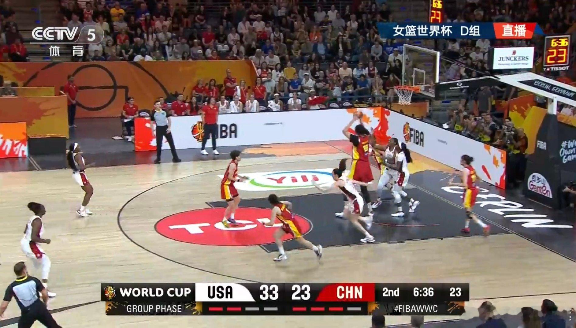 在女篮当中 就是BUG的存在 美国女篮就是轮番消耗她 #美国女篮vs中国女篮##中国女篮[超话]# ​