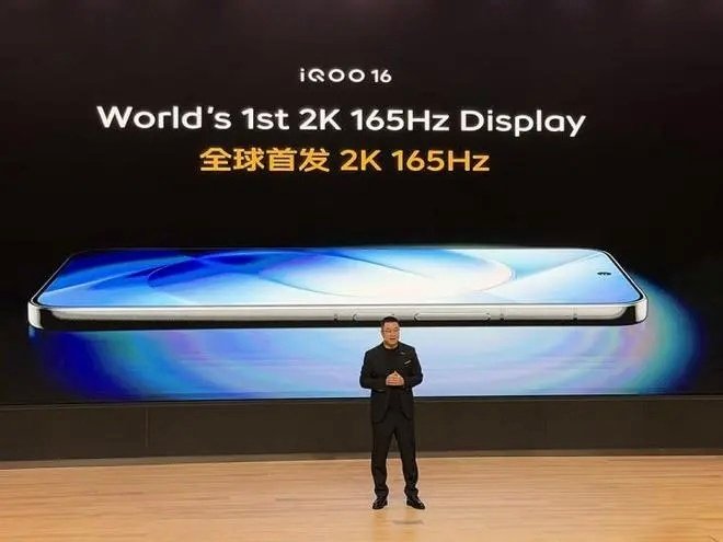 #iQOO性能双子星登场#很多玩家都知道，赛场是检验游戏设备最严苛的地方，选手天天高强度打游戏，对机子的要求很挑。能集齐所有战队过来，不是简单的捧场，是多年赛场磨合攒下的默契，就等着看新品实际的表现。#KPL16支战队齐聚iQOO发布会# ​