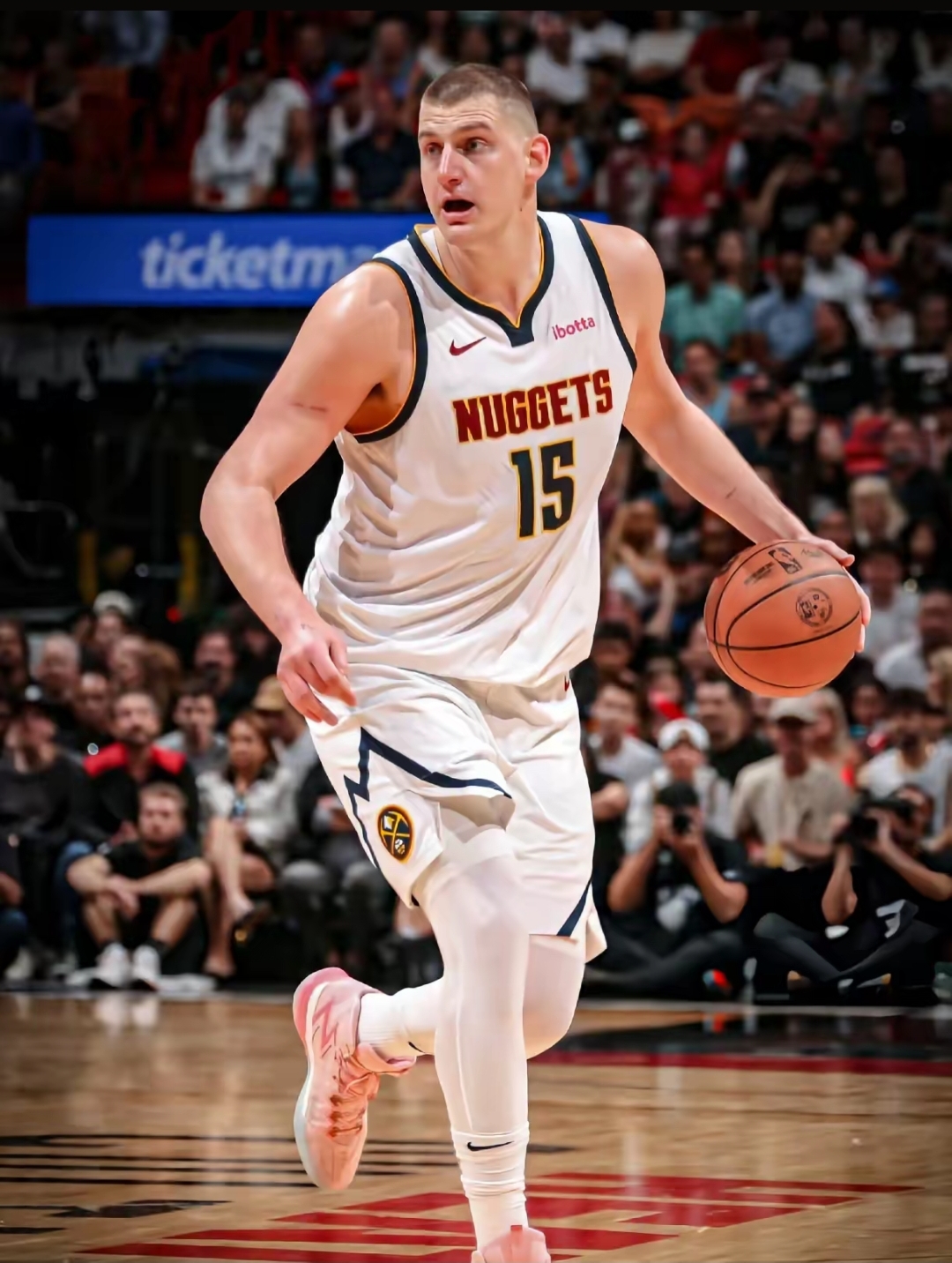 约基奇拿下全场最高27分15个篮板，只是输了一场球，为什么被喷的这么惨...