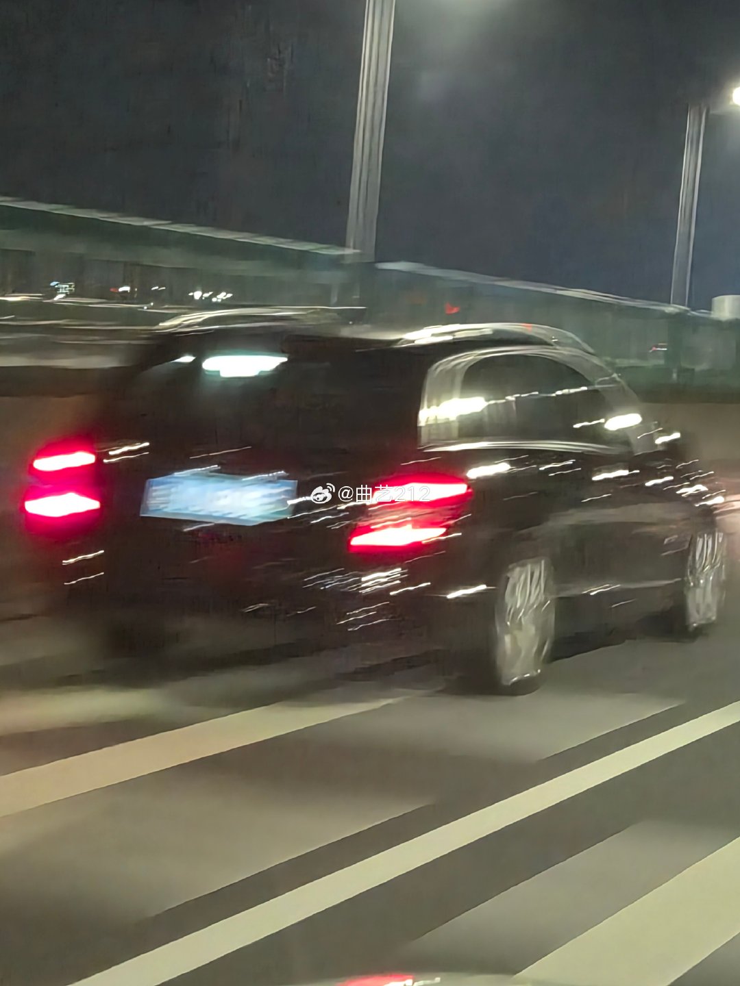 路上看到一辆c旅，果断断了念想 ​