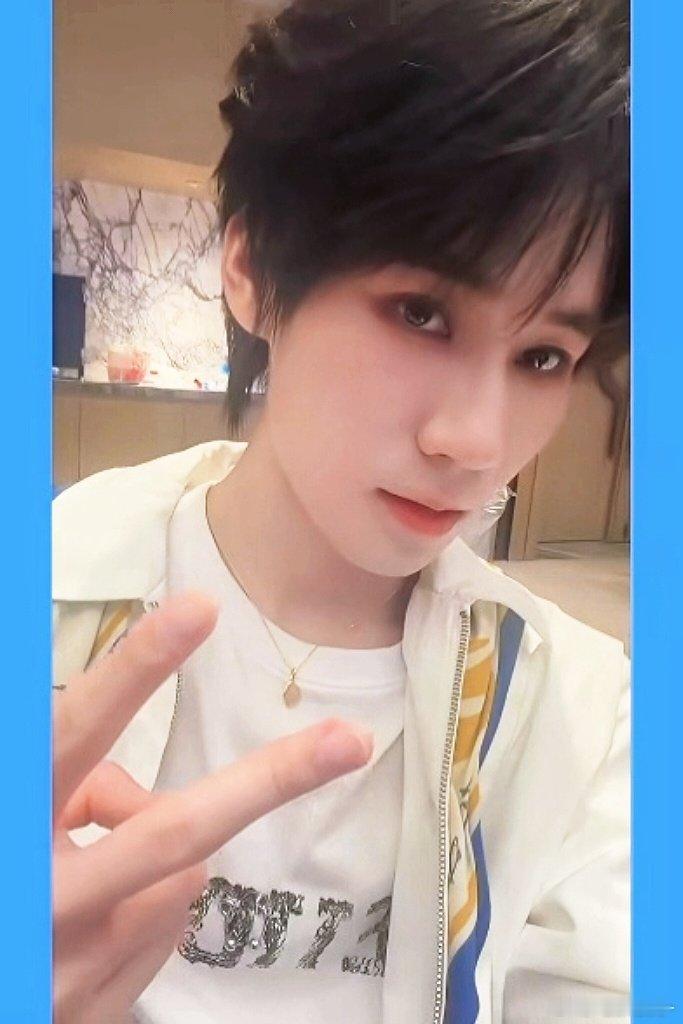 素颜也是没得说好吧！状态太好了宝宝！
💚

#张真源提名全球百大最帅面孔# ​