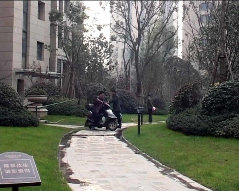 江苏保洁阿姨十年圆梦喜提新车 江苏这位保洁阿姨太牛了！十年时间，靠着自...