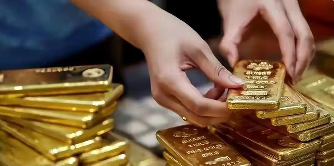 美联储议息搅动黄金市场：金价上演过山车，A股贵金属板块大幅下挫

9月16日美联储公布议息结果前后，全球黄金市场走出一波十分戏剧性的剧烈行情，国际金价如同坐过山车，大起大落牵动全球投资者的心￼￼￼。

在美联储决议公布之前，市场情绪偏乐观，国际金价一路冲高，一度站上4360美元/盎司上方。可等到加息