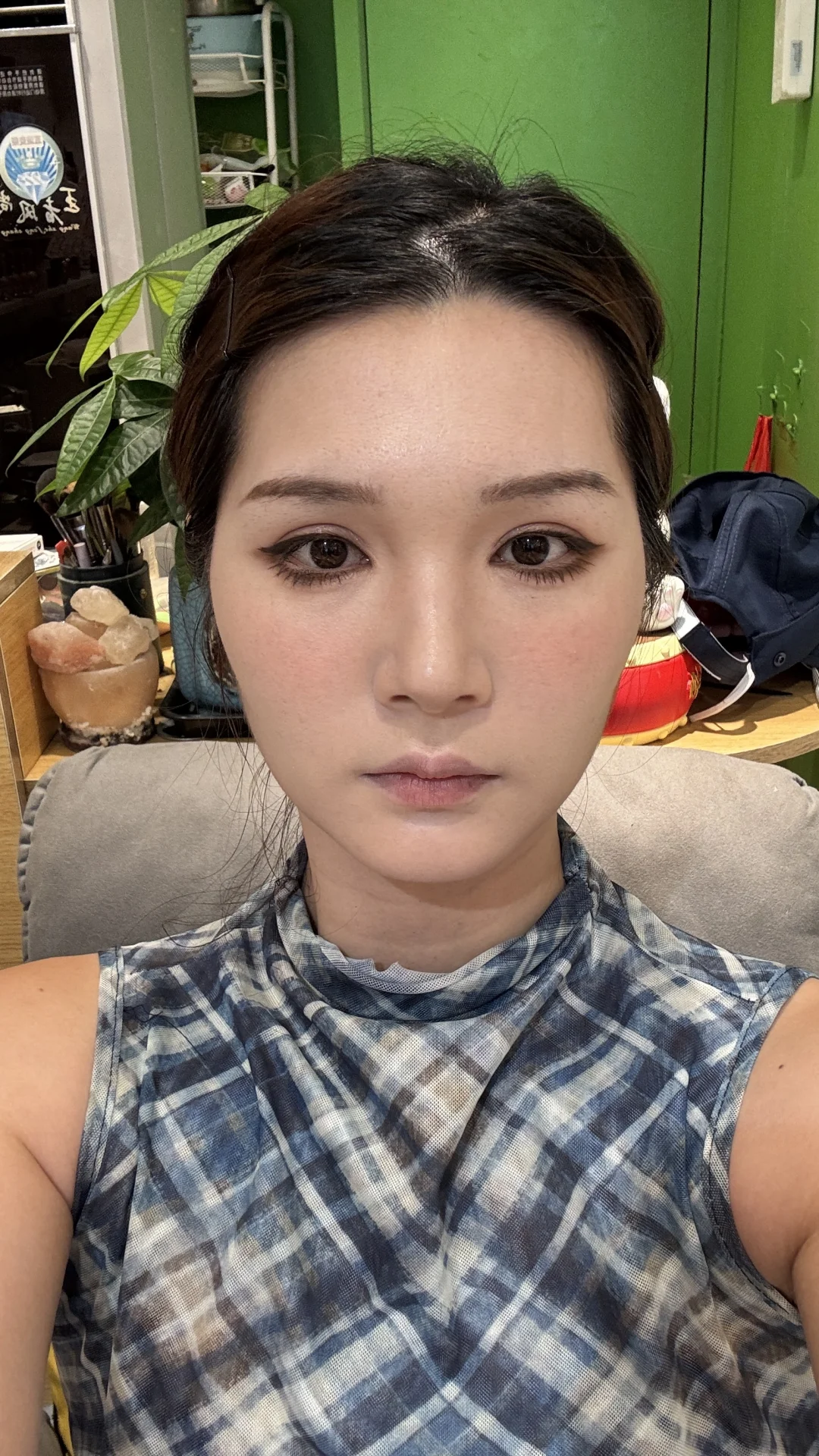 徒手捏鼻子