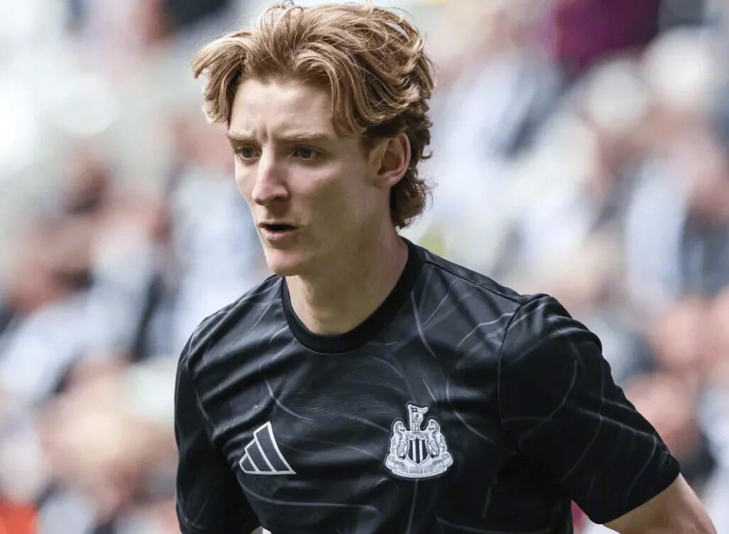 《图片报》著名记者法尔克表示，拜仁慕尼黑已经做出决定，今夏不会从切尔西...