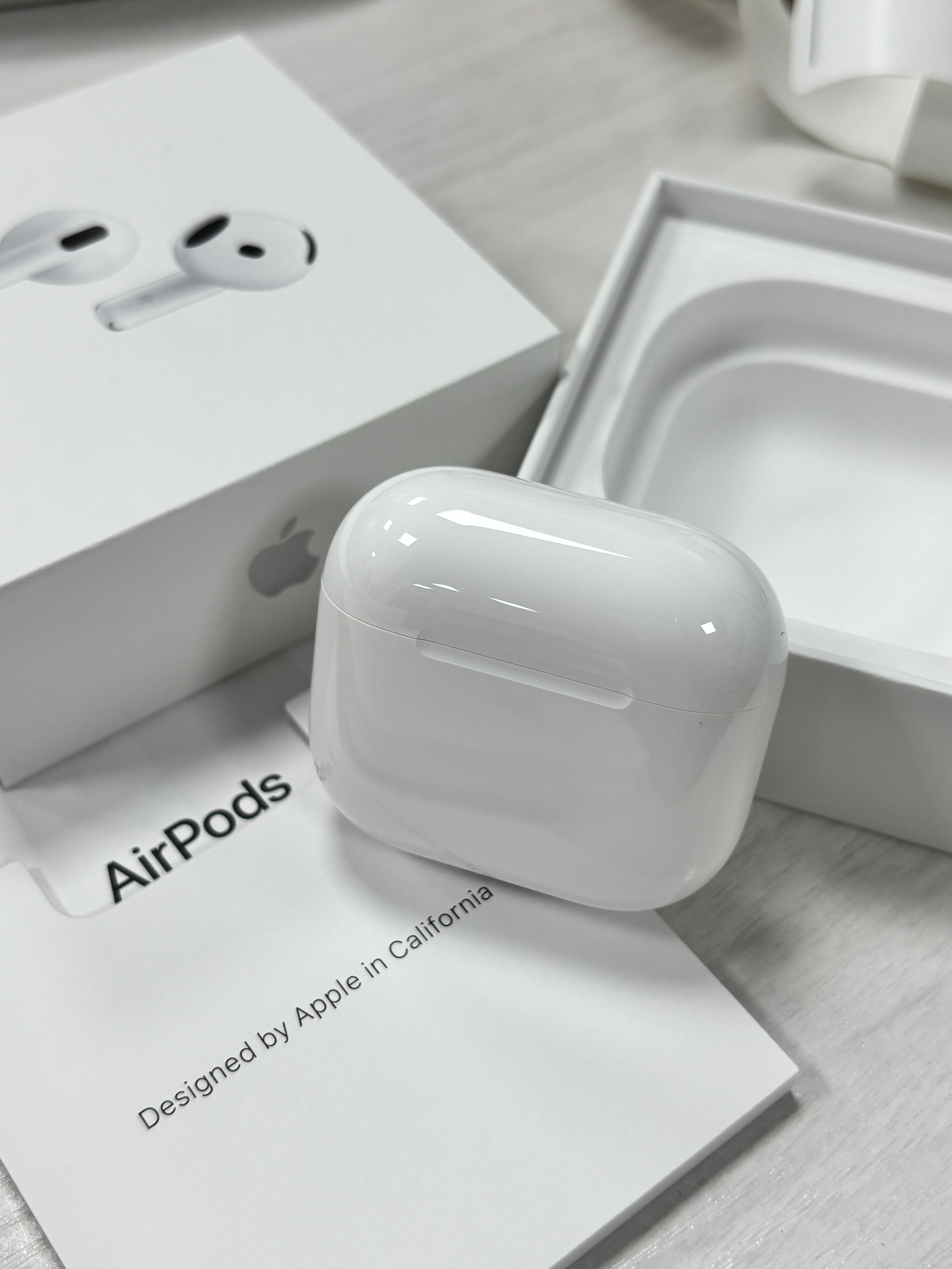 耳机正式开启的那一刻，想流泪
一个是感叹AirPods5非常强悍的降噪和音效，以及升级到iOS27后高效的功能
另一个，是源自心底的开心
这副耳机真的是向往已久的东西，一代二代都没有买，大学的时候没有买，但现在，我想买就可以买，我可以买最新款，我为自己的心愿买单，而当它入耳的那一刻，一切都值了的 ​