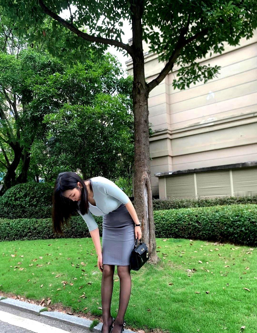 韩系小姐姐四个字，像摁了快进键，把通勤地铁里灰扑扑的人影一键调成了柔光...