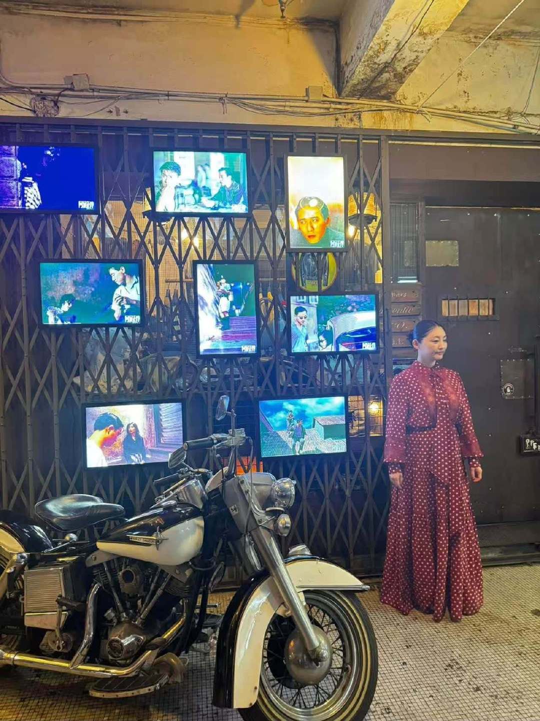 常盘贵子打卡《阿飞正传》联名店，也算是和哥哥张国荣“同框”了。#我在微博聊电影# ​