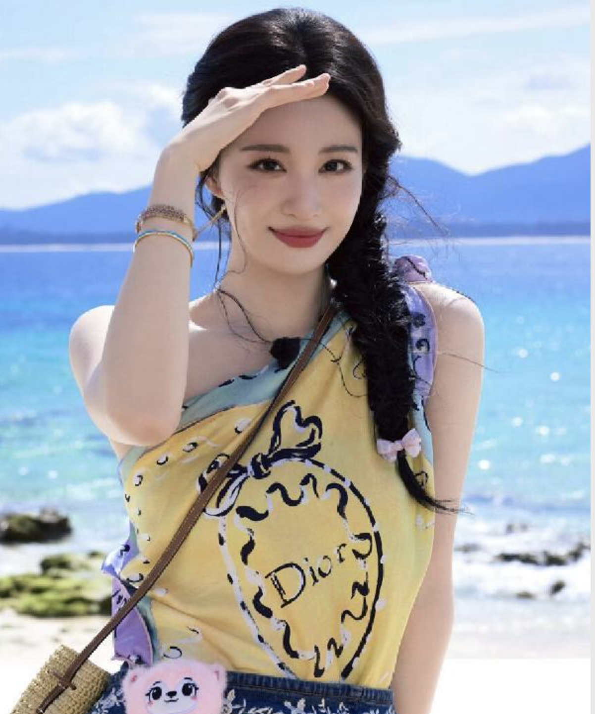 王楚然接棒金晨，竟然很多人为此争执，其实真没必要踩一捧一。每个人的性格不一样，在节目里的展示自然也不一样 —— 王楚然有自己的精彩，金晨之前的灵动表现同样很亮眼，两人都是事业心满满的美女姐姐，各有各的闪光点。喜欢谁都没错，你说呢？