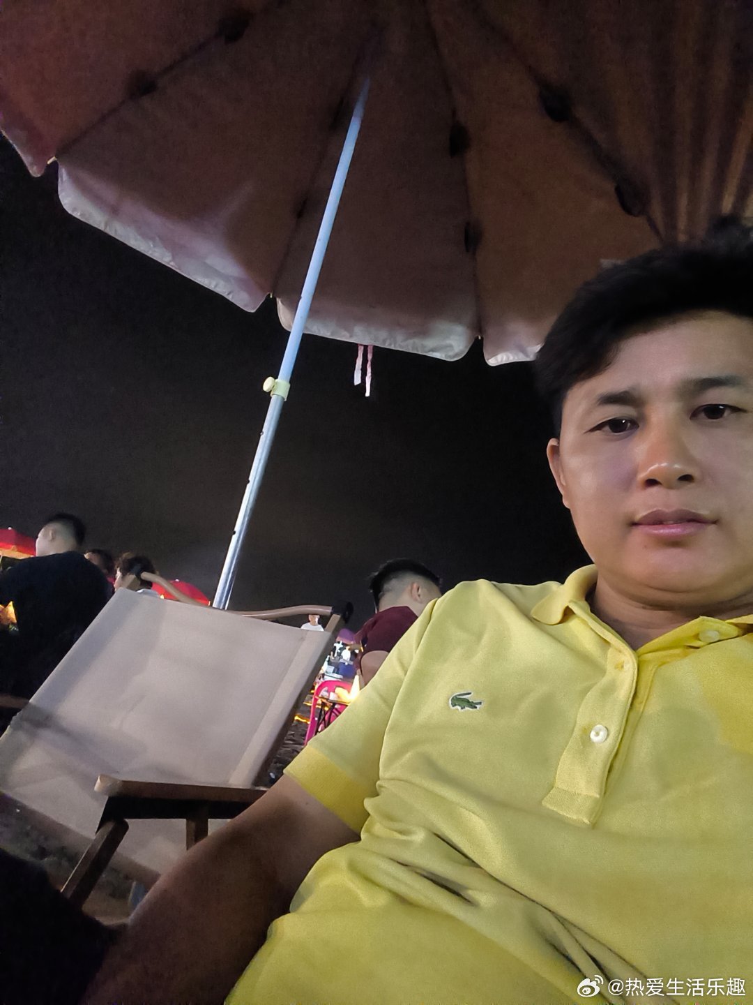 突然想找个人闪婚，只想结婚 不想谈恋爱 反正也谈不好一把年纪了 没有多余的时间和精力再去了解一个人 只要合眼缘 人品不差 闪婚后可以慢慢培养感情 懒的再去认识一个人 在聊天 在了解对方 在磨合 在熟悉 真的累了 ​