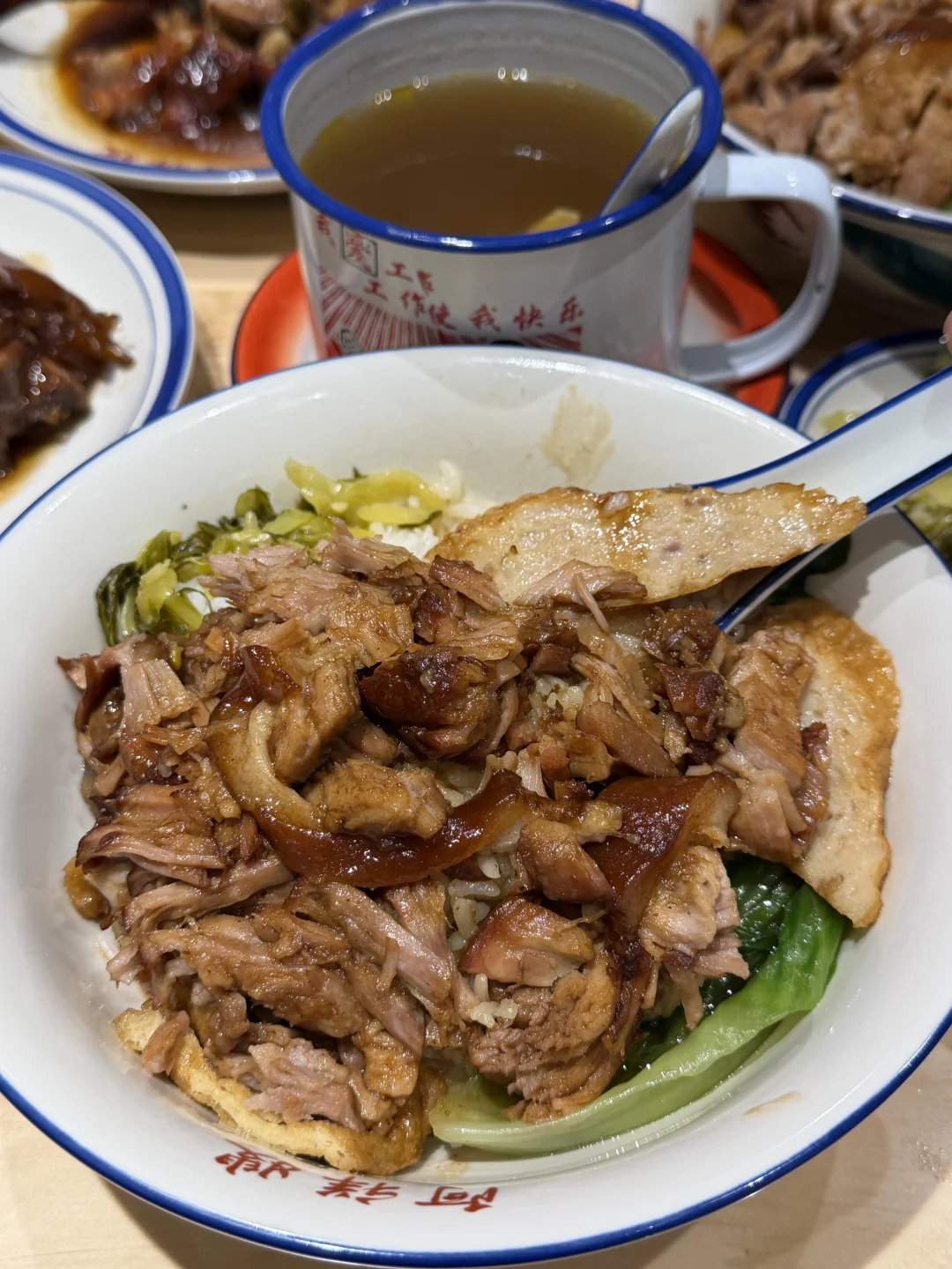 我愿称之为武汉zui夯的猪脚饭！！