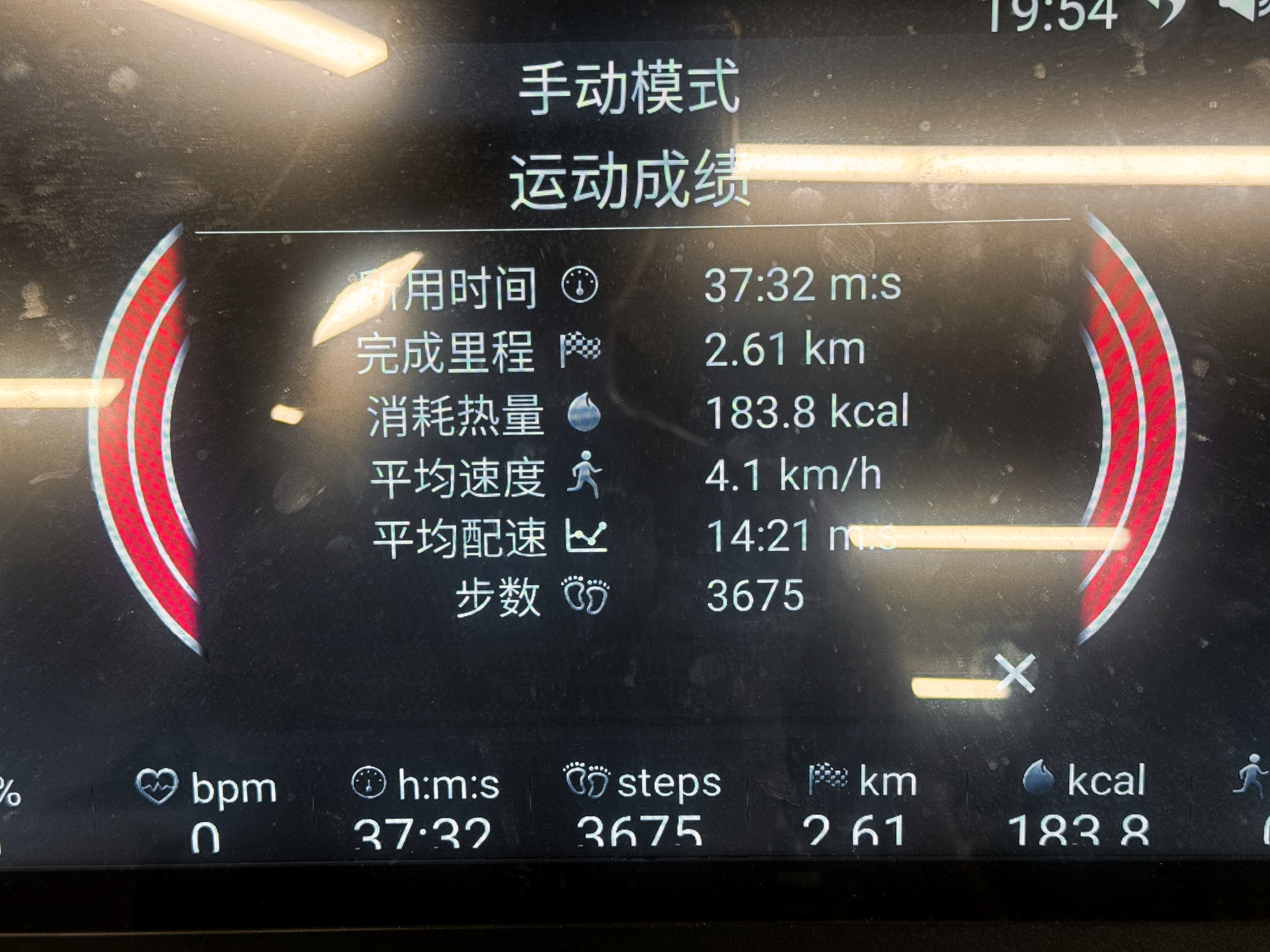 哇塞 在跑步机上低血糖了因为一直知道自己会低血糖 于是感觉到有一点征兆...