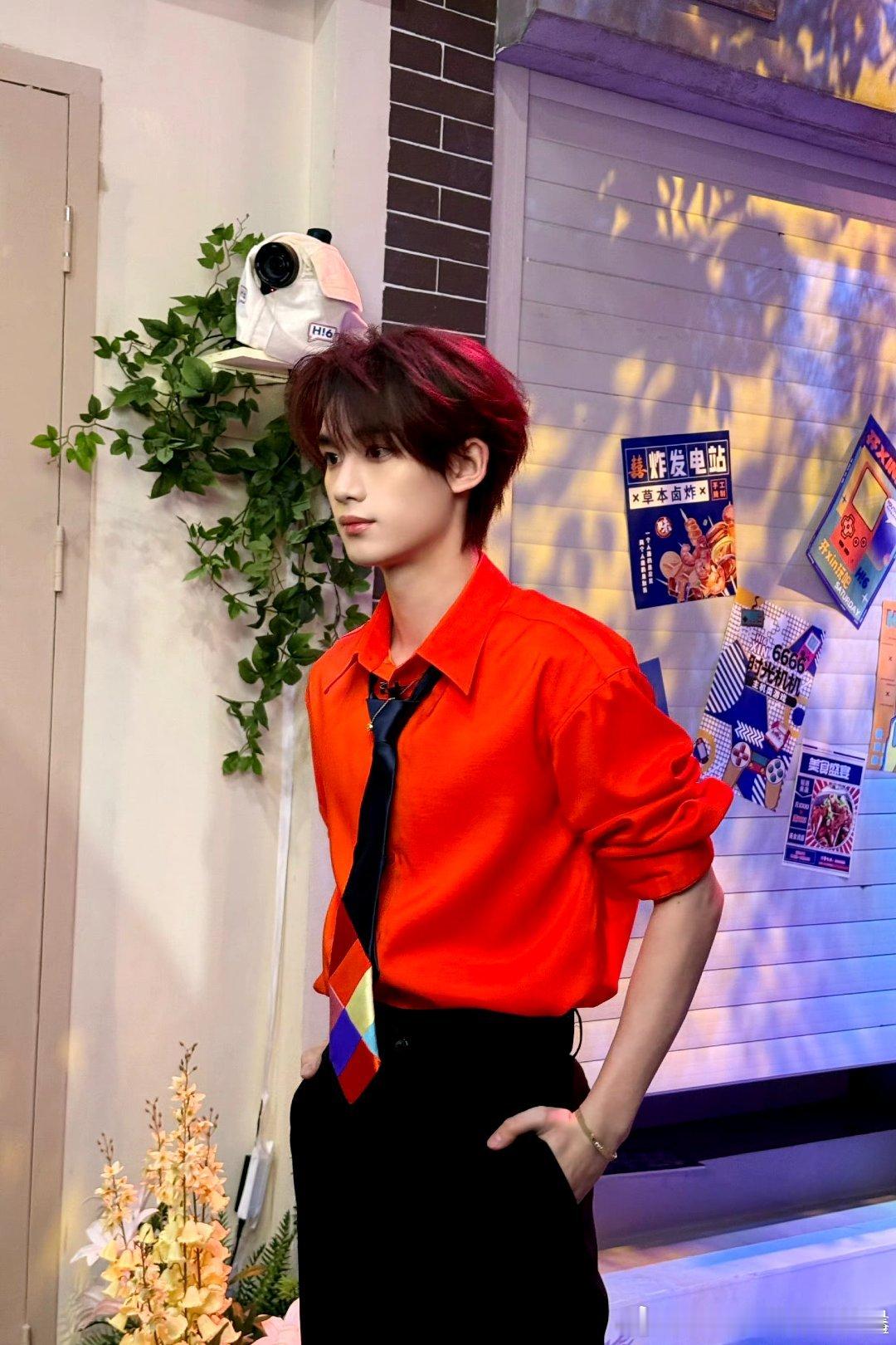 #丁程鑫[超话]# ✨#青年演员丁程鑫#

小小的你装在心里沉甸甸的

​