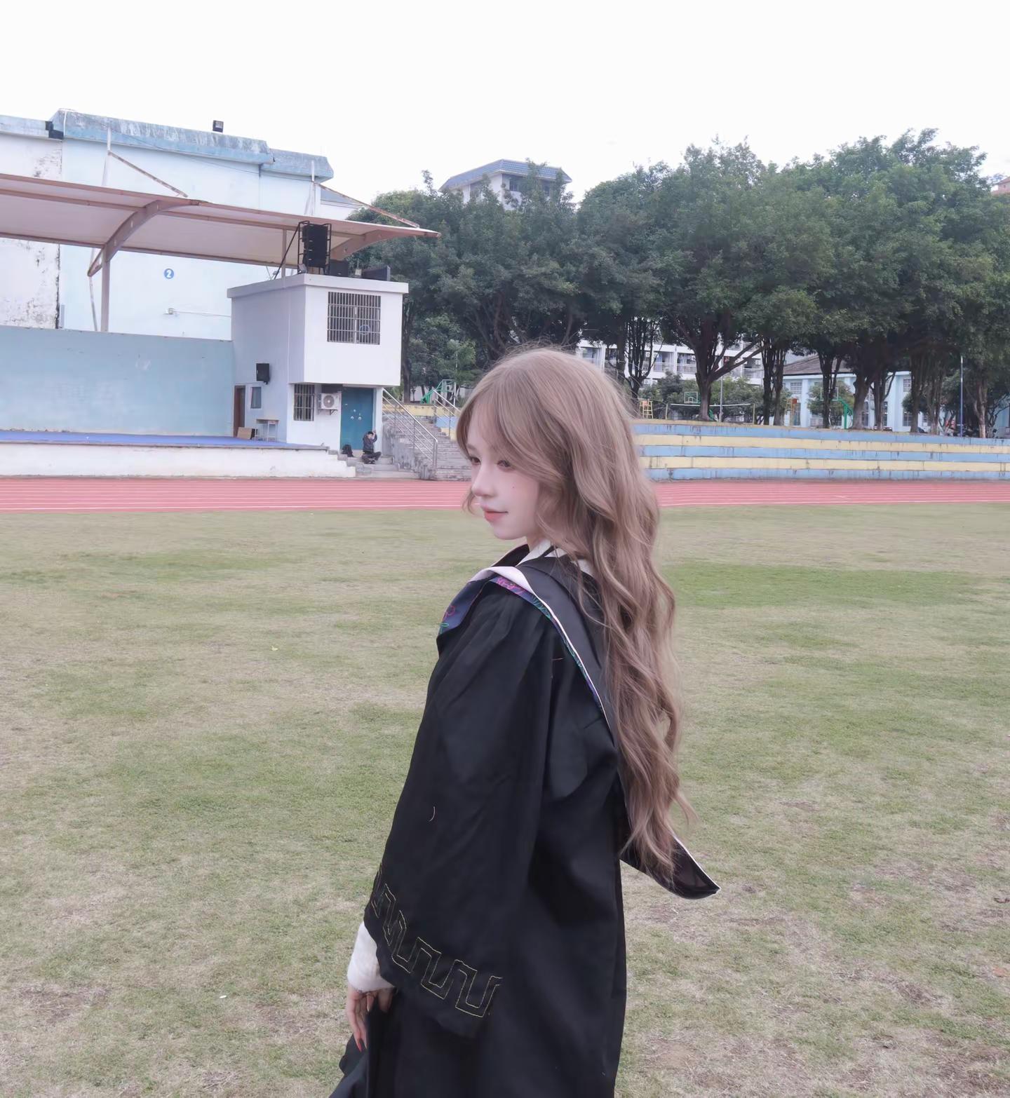 <p>毕业季 学姐 <!--{img:0}--></p><img sr...