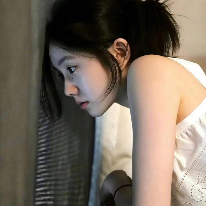🎐  奶奶说：“嫁给生活可以培养爱情，嫁给爱情会死在生活里，贪财的人...