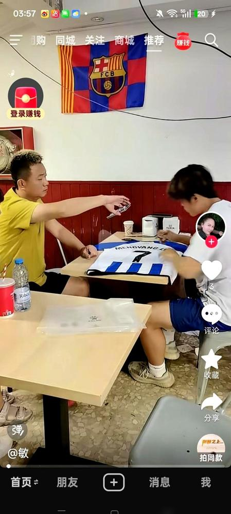 他刚到西班牙，就抢走了球队的任意球主罚权。
中国足球小将吕孟洋，正式加盟西班牙人U19B队。不是去试训，是直接签合同、注册、拿参赛证，下周就踢联赛。
没靠中资砸钱，也没有带资进组。这个09年出生的前腰，硬是靠着脚下技术，让7个欧洲球探全票通过，硬生生把一个中国小孩塞进了西班牙人梯队。以前国内球员