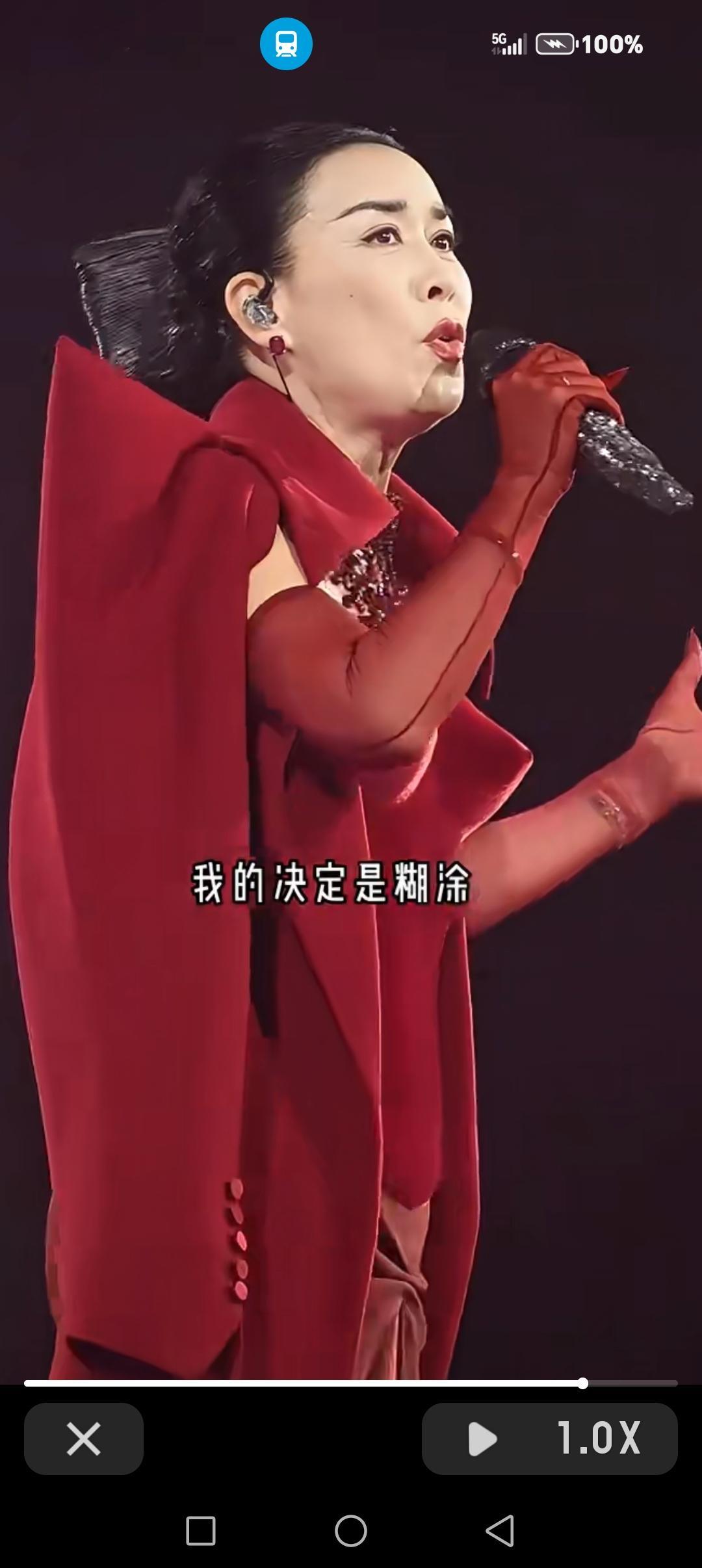 那英演唱会如火如荼再上热搜，很多人都认为她已成功避开刀郎近年实力碾压。

其实不然，表面上看似卷土重来，实则锋芒并未真正绕开。
 
毋庸置疑，2023年刀郎携《罗刹海市》王者归来大火，全网铺天盖地的舆论压过来，那英沉着冷静地选择低调蛰伏，少上综艺、减少公开露面，实乃明智之举！靠冷处理扛过最猛烈的那波