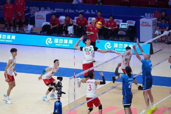 2026世界男排联赛中国站首日，中国男排遭逆转，2-3惜败斯洛文尼亚男...